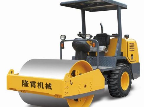 點擊查看詳細信息<br>標題：3.5噸的壓路機，型號是LXYI62C 閱讀次數：2463